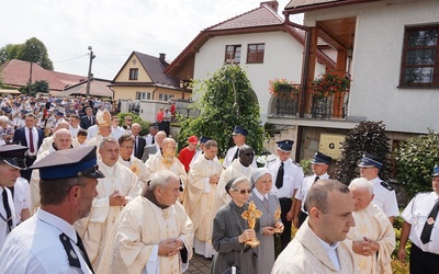 Procesja z relikwiami św. Szymona oraz św. Urszuli i bł. Teresy Ledóchowskich.