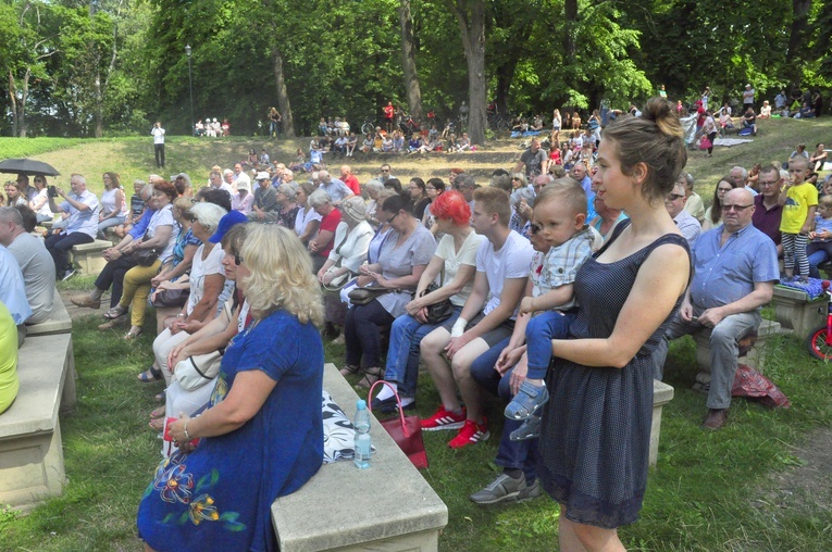 Muzyczne śniadanie na trawie w Skierniewicach