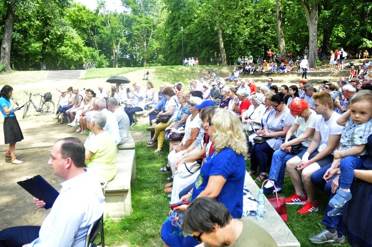 Muzyczne śniadanie na trawie w Skierniewicach