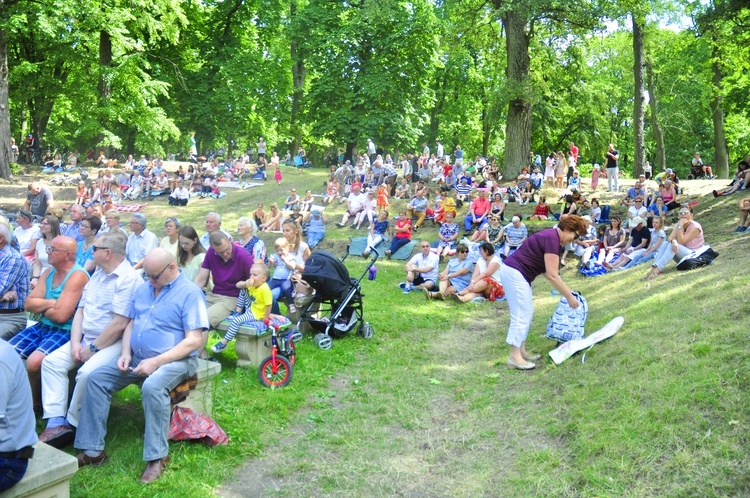 Muzyczne śniadanie na trawie w Skierniewicach