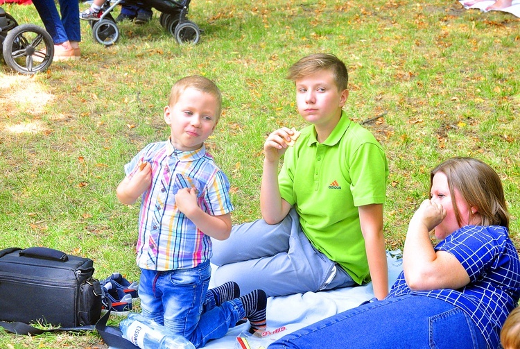 Muzyczne śniadanie na trawie w Skierniewicach