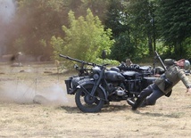 Rekonstruktorzy doskonale wcielili sie w swoje role.