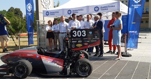 Politechnika Śląska w Gliwicach ma mistrzów w Studenckiej Formule 1. Zaprojektowali bolid i wygrali wyścig