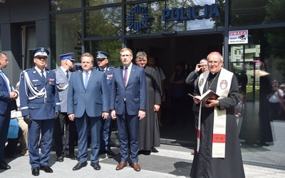 Nowy budynek komendy Powiatowej Policji w Sochaczewie poświęcił bp Michał Janocha.