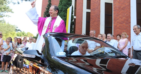 Z Bogiem na drogach -  błogosławieństwo pojazdów w Tychach