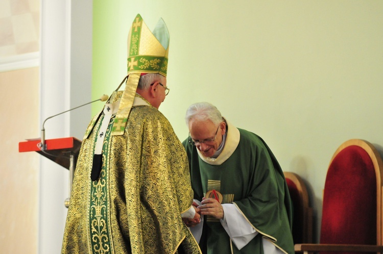 Podziękowanie ks. prał. Józefowi Diduchowi za lata posługi duszpasterskiej