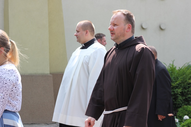 Poświęcenie nowego feretronu Matki Bożej i jubileusz kapłaństwa