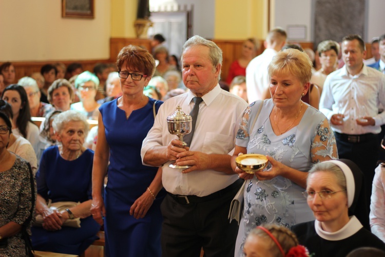 Poświęcenie nowego feretronu Matki Bożej i jubileusz kapłaństwa