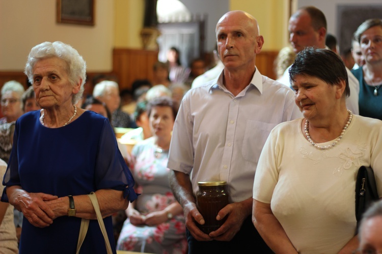 Poświęcenie nowego feretronu Matki Bożej i jubileusz kapłaństwa