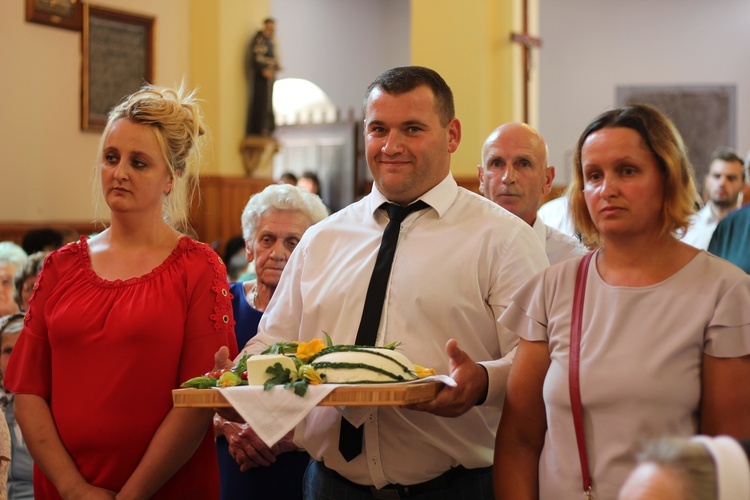 Poświęcenie nowego feretronu Matki Bożej i jubileusz kapłaństwa