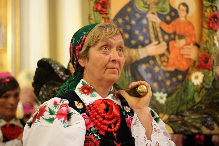 Poświęcenie nowego feretronu Matki Bożej i jubileusz kapłaństwa