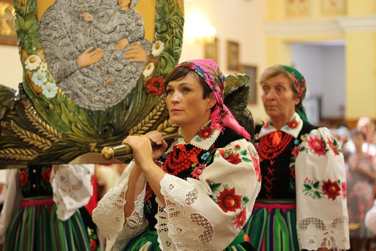 Poświęcenie nowego feretronu Matki Bożej i jubileusz kapłaństwa