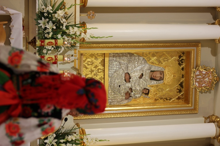 Poświęcenie nowego feretronu Matki Bożej i jubileusz kapłaństwa
