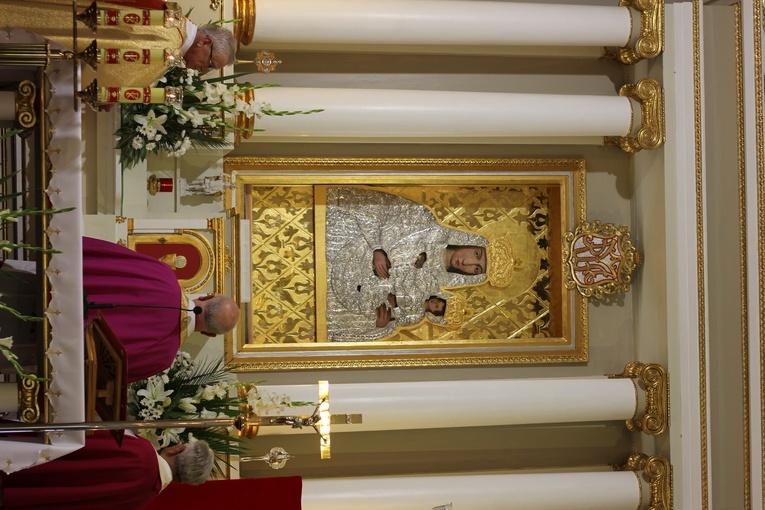 Poświęcenie nowego feretronu Matki Bożej i jubileusz kapłaństwa