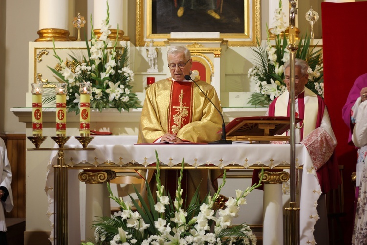 Poświęcenie nowego feretronu Matki Bożej i jubileusz kapłaństwa