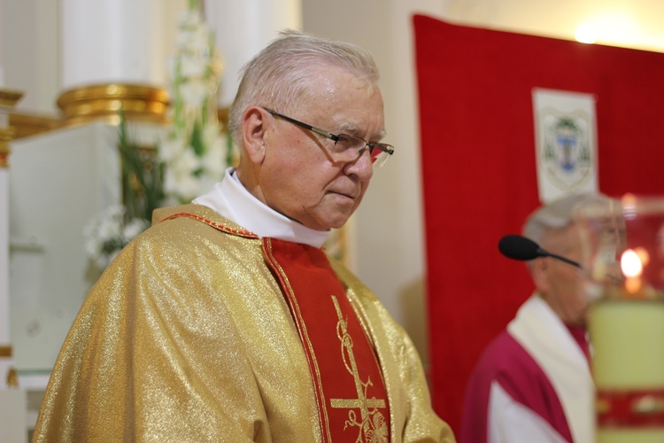 Poświęcenie nowego feretronu Matki Bożej i jubileusz kapłaństwa