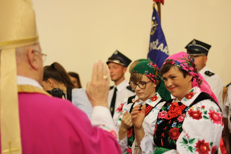 Poświęcenie nowego feretronu Matki Bożej i jubileusz kapłaństwa