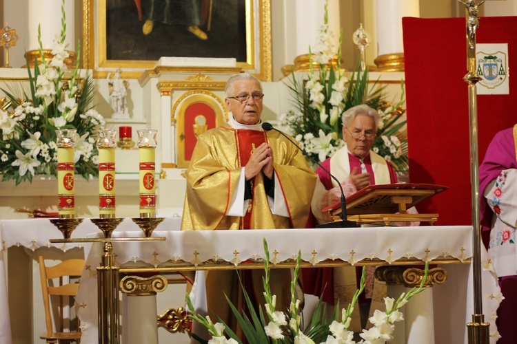 Poświęcenie nowego feretronu Matki Bożej i jubileusz kapłaństwa