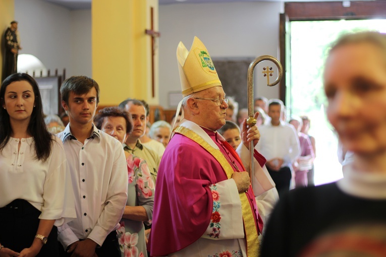 Poświęcenie nowego feretronu Matki Bożej i jubileusz kapłaństwa