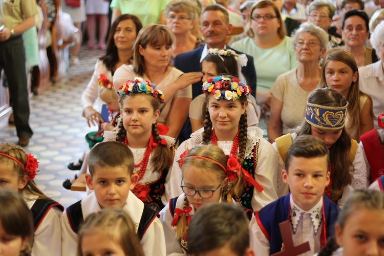 Poświęcenie nowego feretronu Matki Bożej i jubileusz kapłaństwa