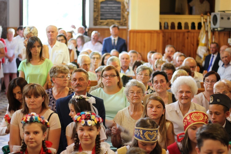 Poświęcenie nowego feretronu Matki Bożej i jubileusz kapłaństwa