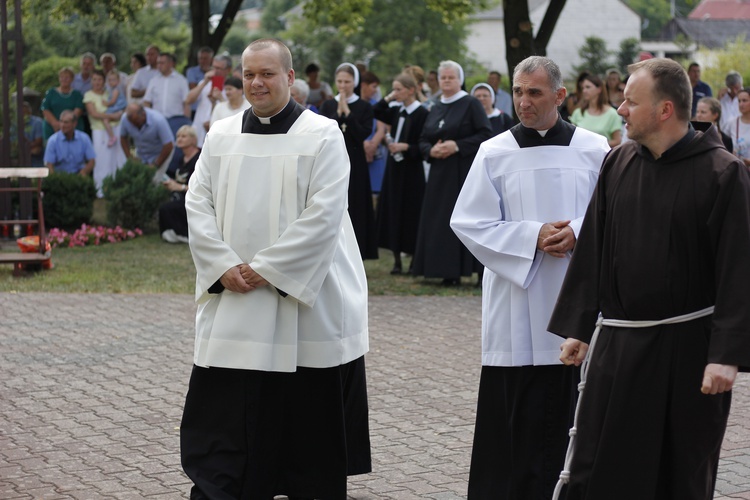 Poświęcenie nowego feretronu Matki Bożej i jubileusz kapłaństwa