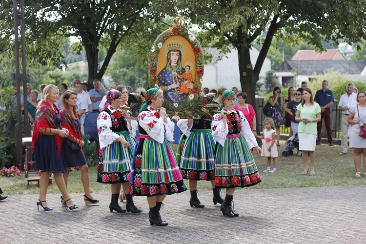 Poświęcenie nowego feretronu Matki Bożej i jubileusz kapłaństwa