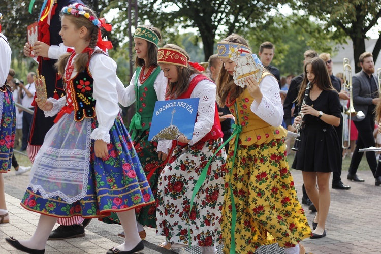 Poświęcenie nowego feretronu Matki Bożej i jubileusz kapłaństwa