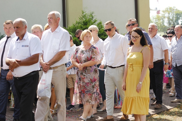 Poświęcenie nowego feretronu Matki Bożej i jubileusz kapłaństwa