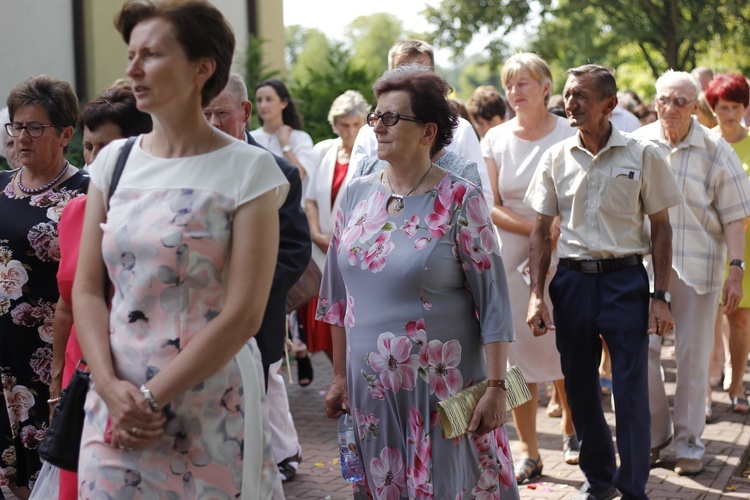 Poświęcenie nowego feretronu Matki Bożej i jubileusz kapłaństwa