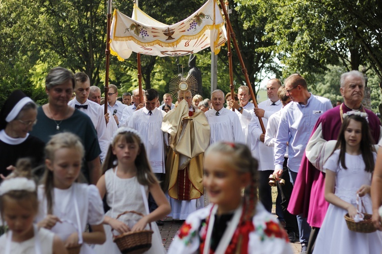 Poświęcenie nowego feretronu Matki Bożej i jubileusz kapłaństwa