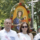 Poświęcenie nowego feretronu Matki Bożej i jubileusz kapłaństwa