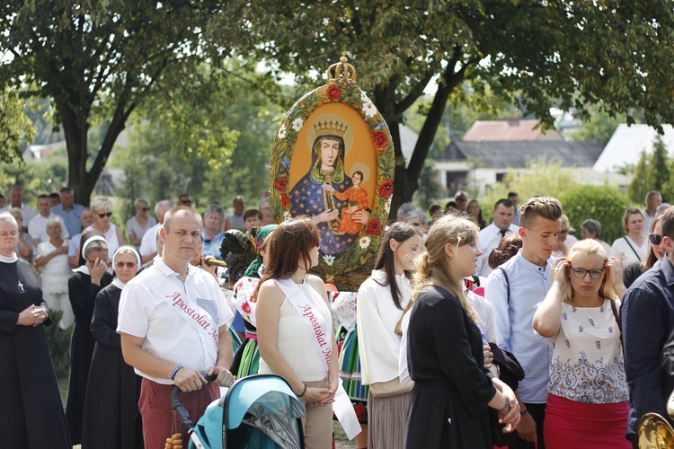 Poświęcenie nowego feretronu Matki Bożej i jubileusz kapłaństwa