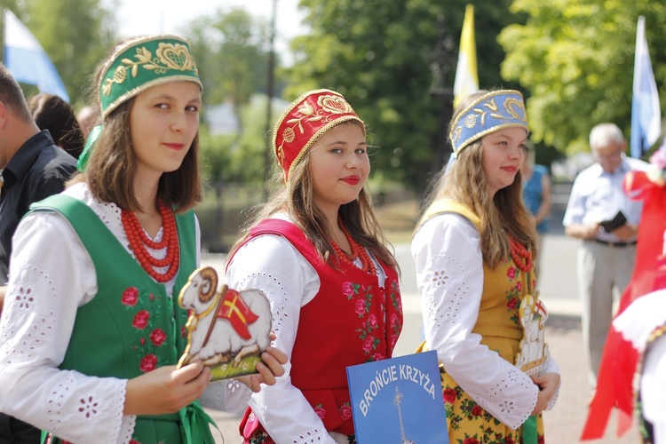 Poświęcenie nowego feretronu Matki Bożej i jubileusz kapłaństwa