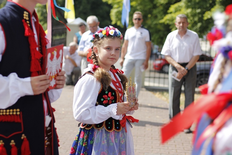 Poświęcenie nowego feretronu Matki Bożej i jubileusz kapłaństwa