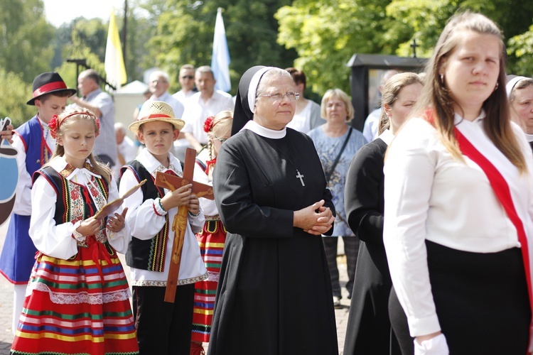 Poświęcenie nowego feretronu Matki Bożej i jubileusz kapłaństwa