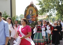 Nowy feretron KGW z Wału przedstawia wizerunek Maryi, który znajduje się w głównym ołtarzu świątyni.