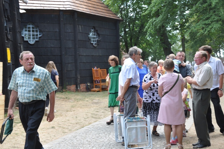 Koronacja figurki św. Anny w Oleśnie