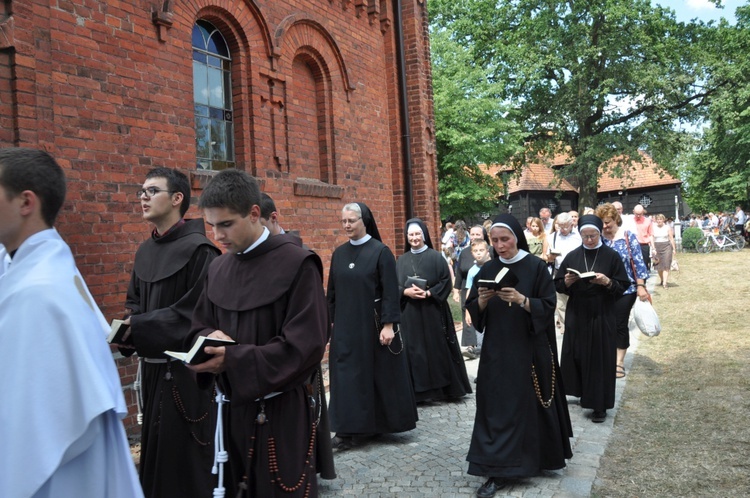 Koronacja figurki św. Anny w Oleśnie