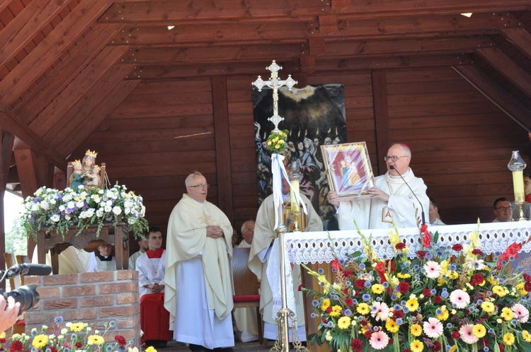 Koronacja figurki św. Anny w Oleśnie