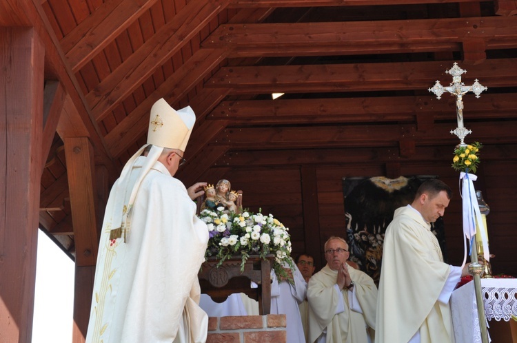 Koronacja figurki św. Anny w Oleśnie