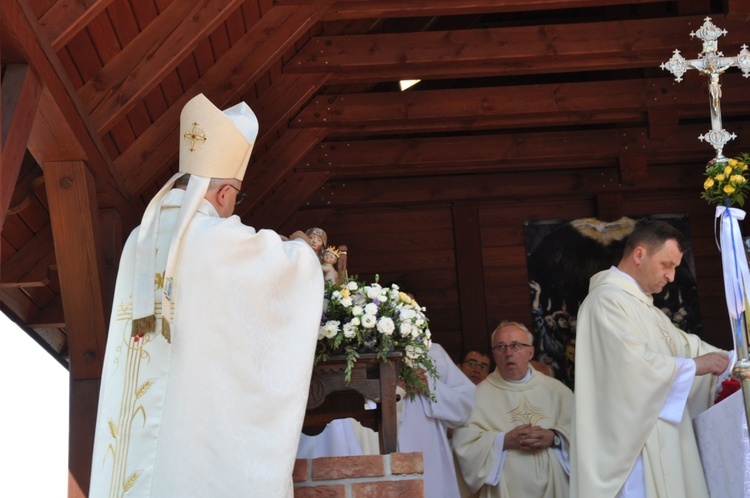 Koronacja figurki św. Anny w Oleśnie