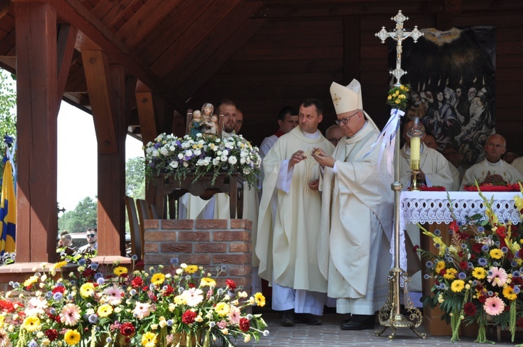 Koronacja figurki św. Anny w Oleśnie