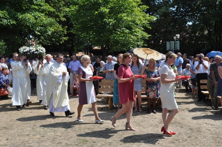 Koronacja figurki św. Anny w Oleśnie