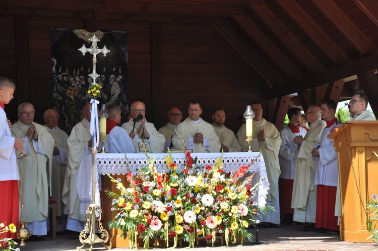 Koronacja figurki św. Anny w Oleśnie