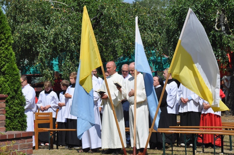 Koronacja figurki św. Anny w Oleśnie