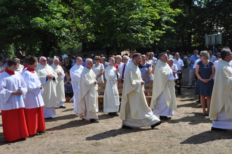 Koronacja figurki św. Anny w Oleśnie