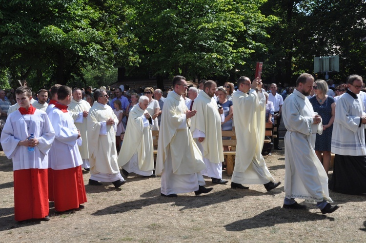 Koronacja figurki św. Anny w Oleśnie