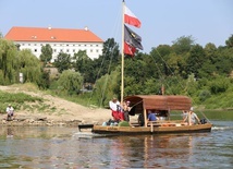 Płyną do Warszawy na godzinę "W"