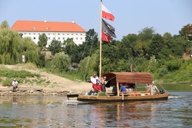 Płyną do Warszawy na godzinę "W"